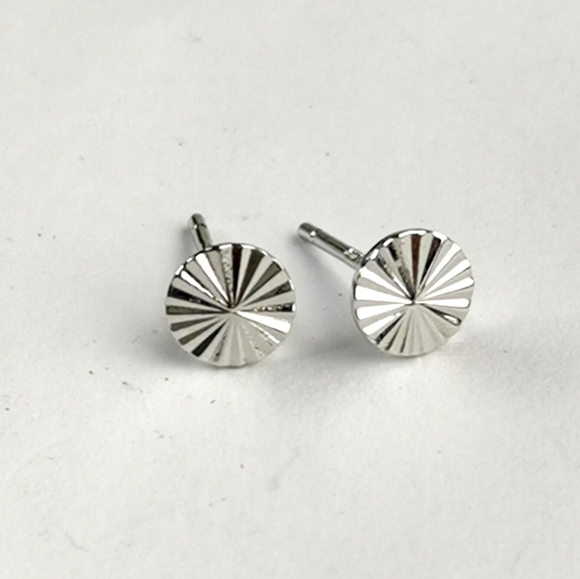 Sterling Silver Diamond Cut earrings 🆕 - Picture 7 of 7